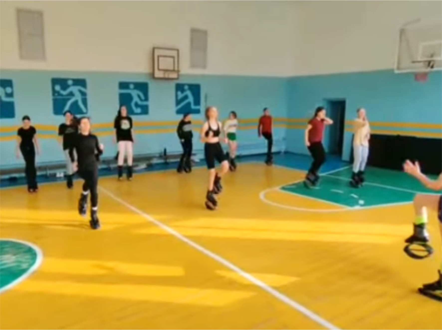 Тренування Kangoo Jumps